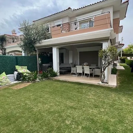 بيت للعطل Alacati Carsida, Oezel Havuzlu 4 Odali Izmir Size Iyi Gelecek *
