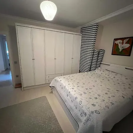Alacati Carsida, Oezel Havuzlu 4 Odali Izmir Size Iyi Gelecek 펜션 *