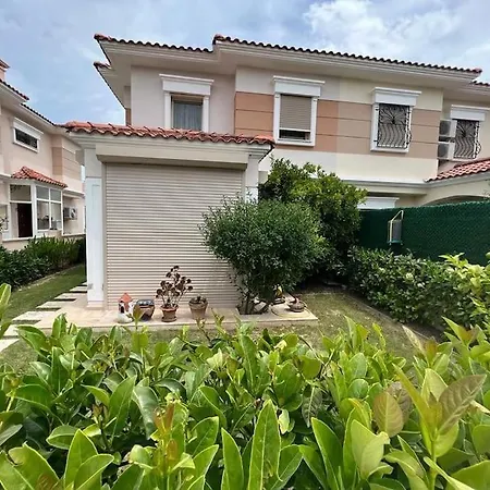 펜션 Alacati Carsida, Oezel Havuzlu 4 Odali Izmir Size Iyi Gelecek Çeşme